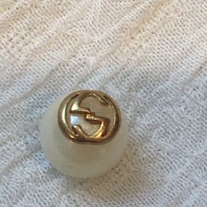 Gucci pearl buttons set